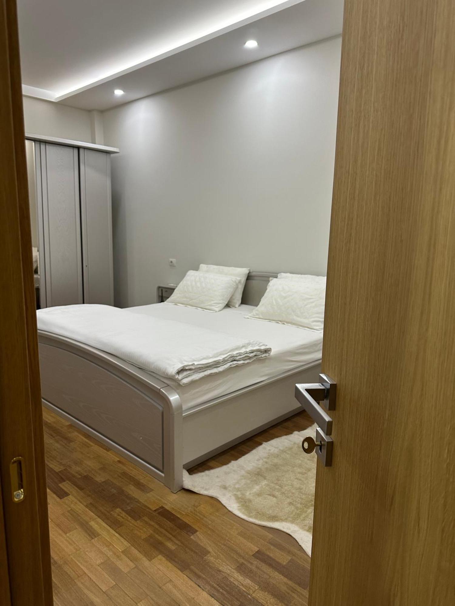 Dry Lake Apartment Тирана Экстерьер фото