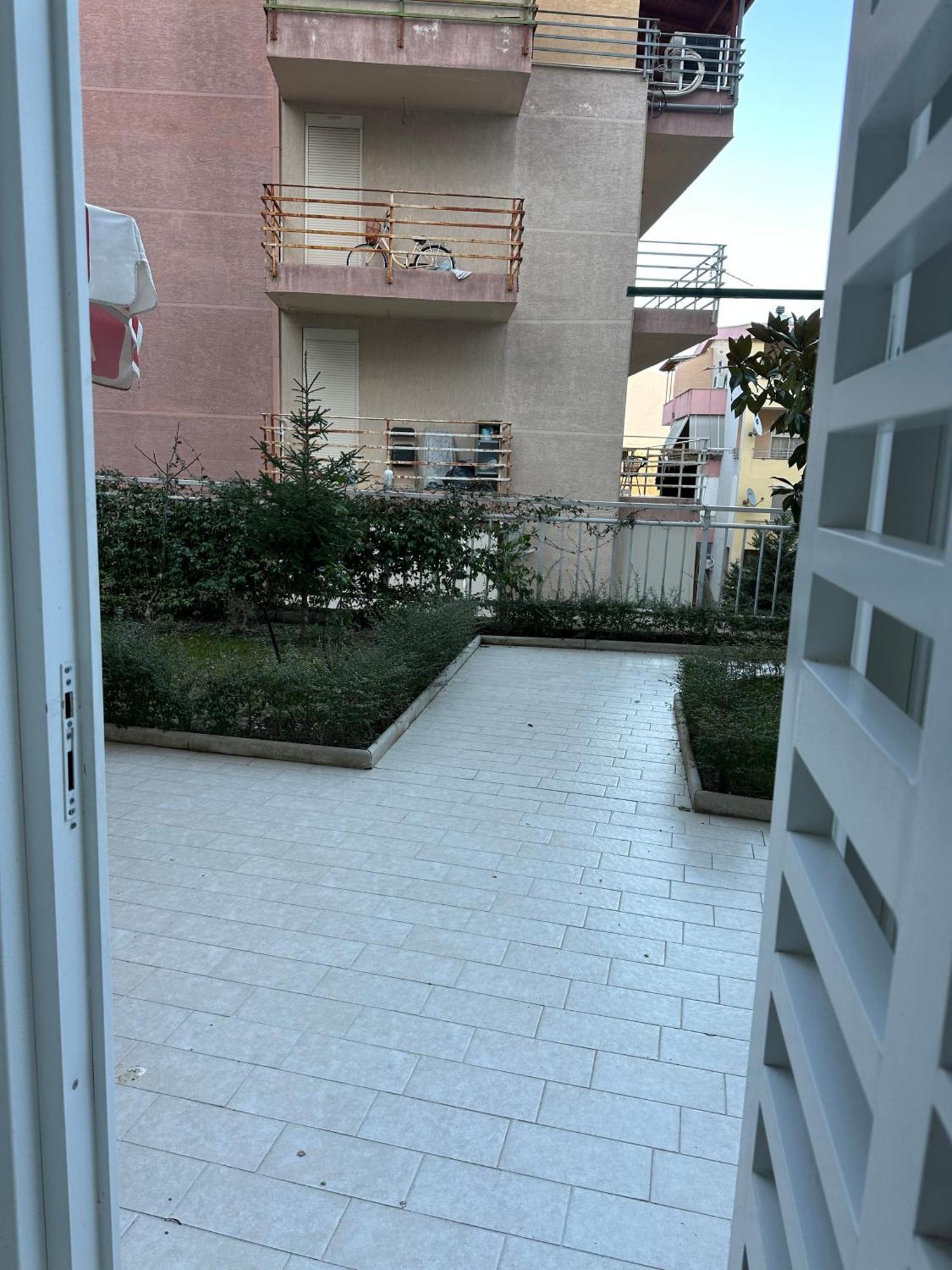 Dry Lake Apartment Тирана Экстерьер фото
